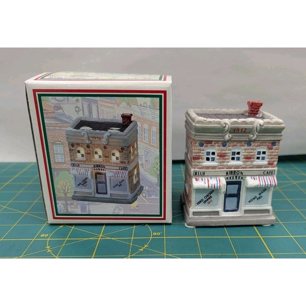 The Blue-Ribbon Cafe American Landmarks Collection Christmas 1994